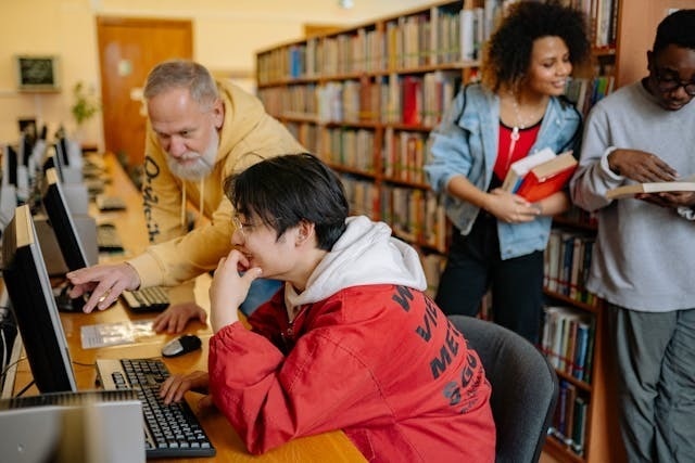 学生使用 Golden Software